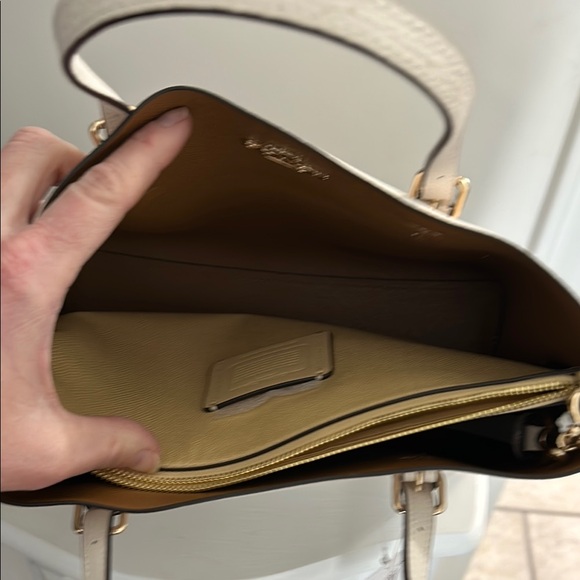 Coach Cream Tote Bag with Textured Leather and Silver Hardware - Picture 4 of 5